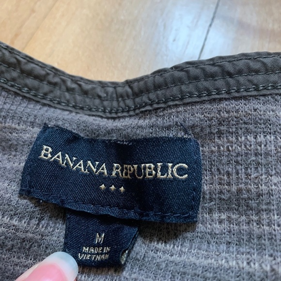 Banana Republic Long Sleeve Waffle Henley  Top Size Medium - Picture 3 of 4
